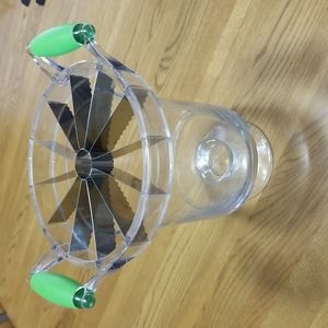 Round melon slicer